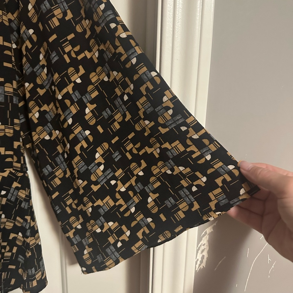 Geometric Patterned Blouse - Picture 4 of 6